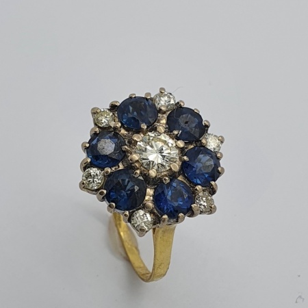 18ct Sapphire and diamond cluster ring