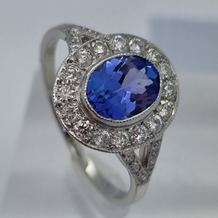 18ct Oval Tanzanite Diamond Ring