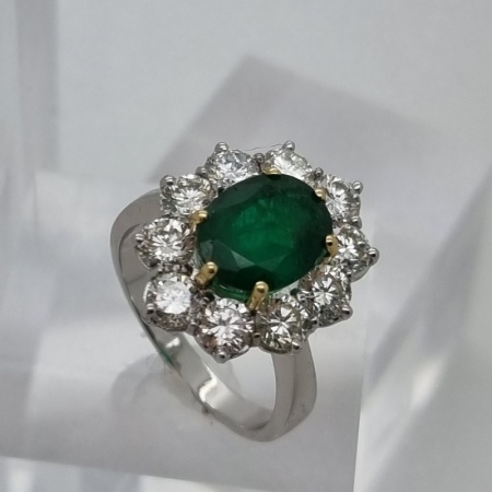 18ct Oval Emerald Diamond Cluster