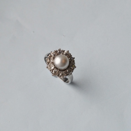 18ct Palladium Pearl Diamond Ring