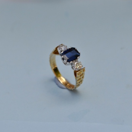 18ct Sapphire Diamond Ring