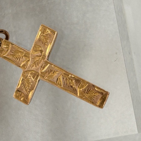 9ct Engraved Cross